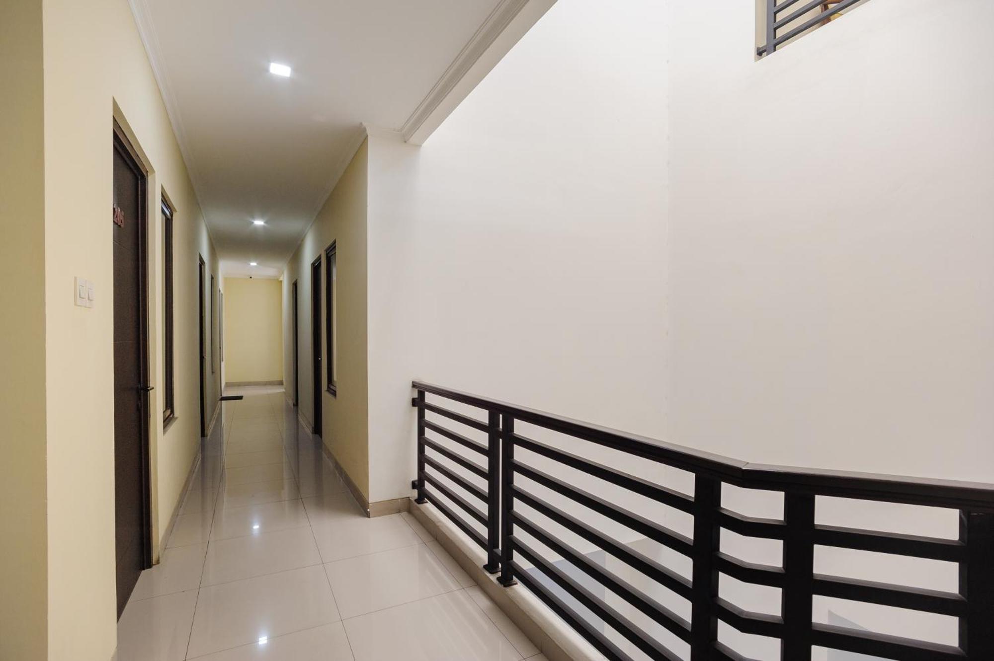 Reddoorz Near International Velodrome Hotel
