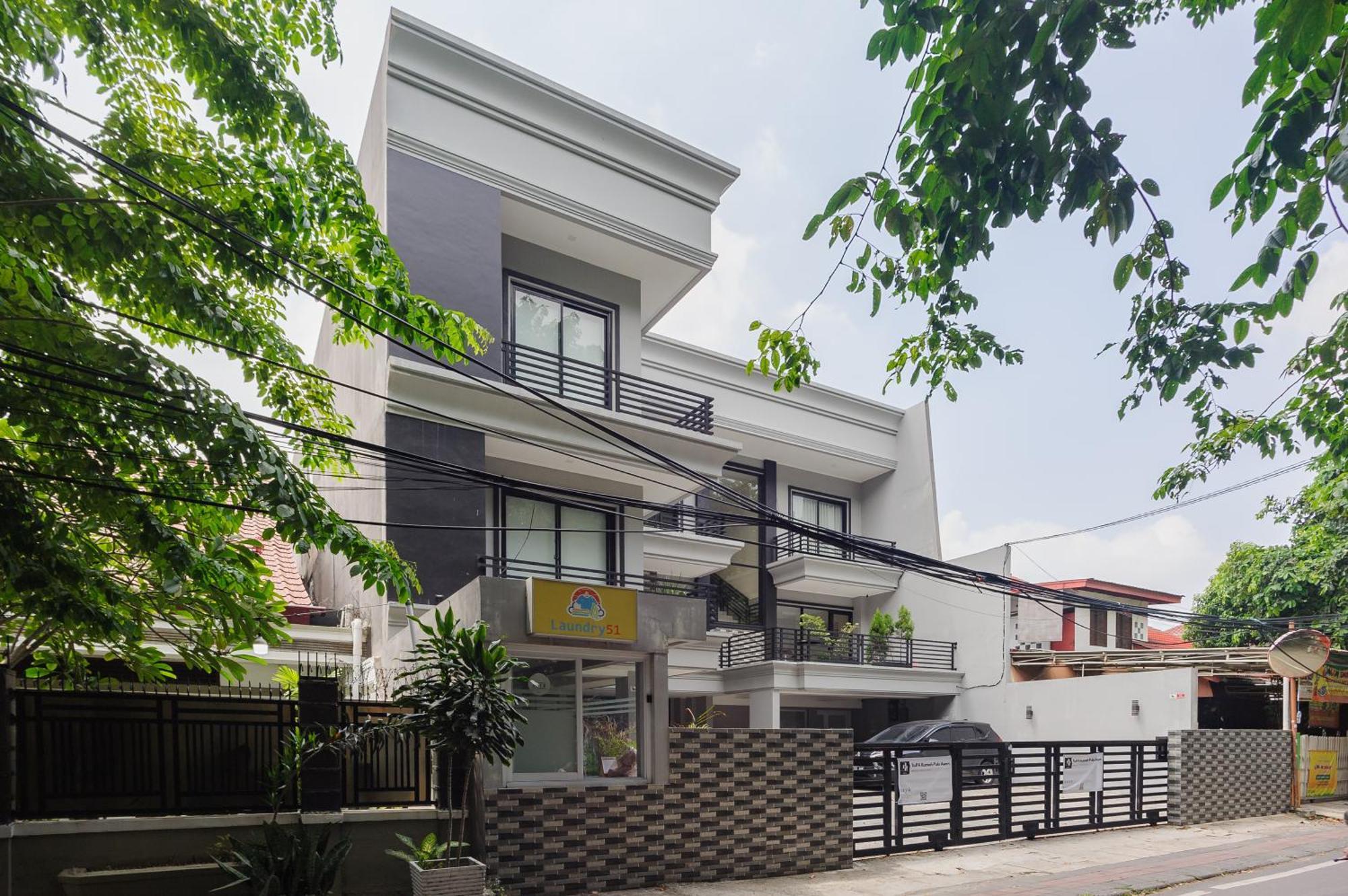 Reddoorz Near International Velodrome Hotel